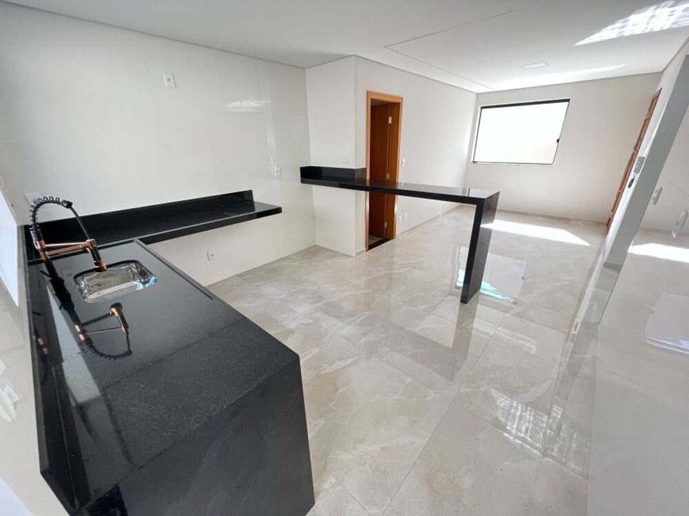 Casa, 4 quartos, 177 m² - Foto 1