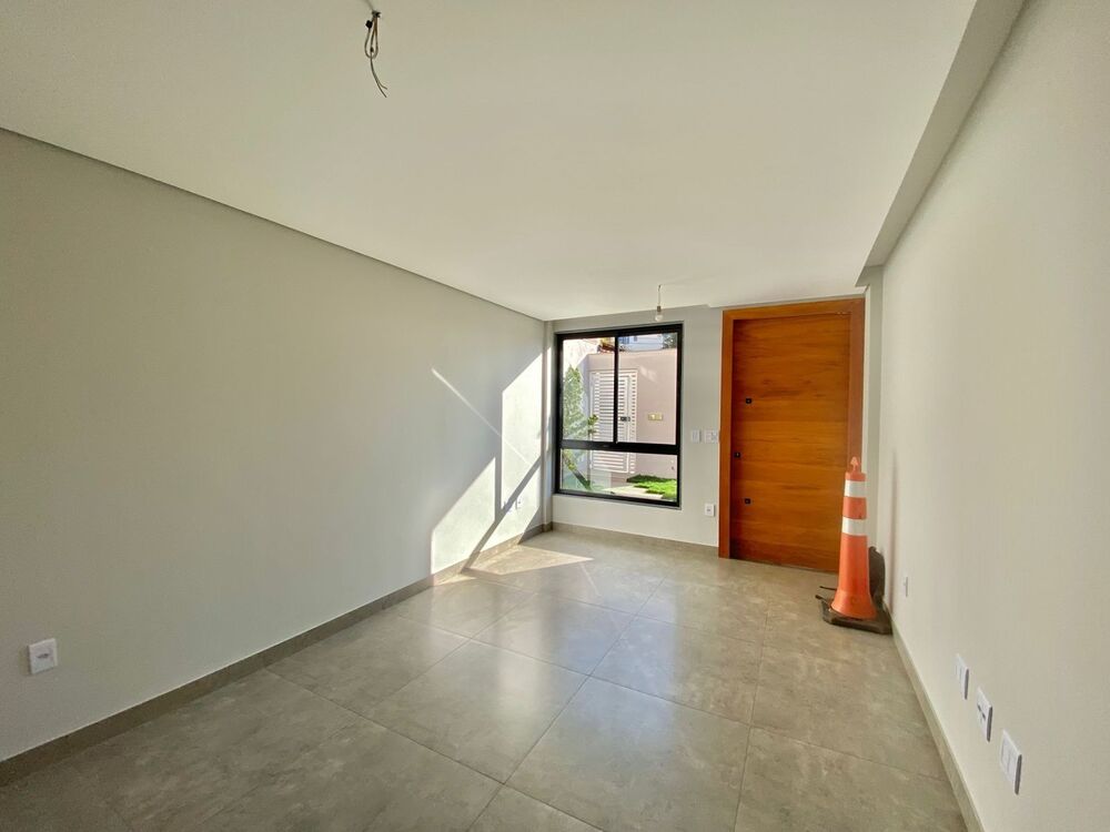 Casa, 3 quartos, 196 m² - Foto 1