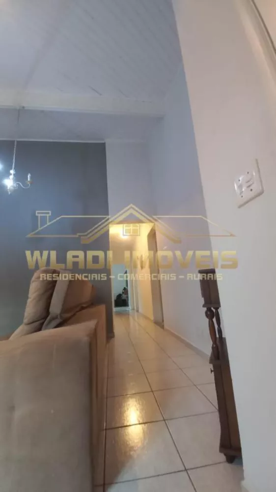 Casa à venda com 3 quartos, 250m² - Foto 3