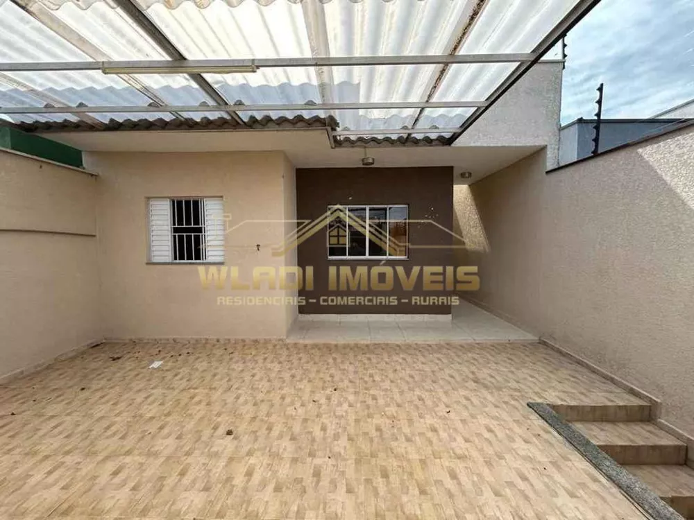 Casa à venda com 3 quartos, 140m² - Foto 1