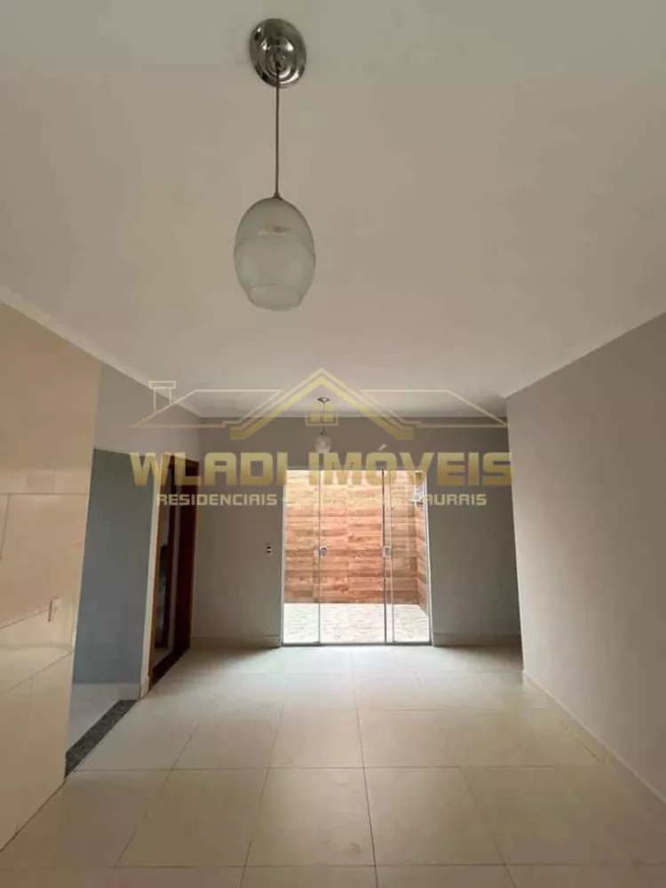 Casa à venda com 3 quartos, 140m² - Foto 2