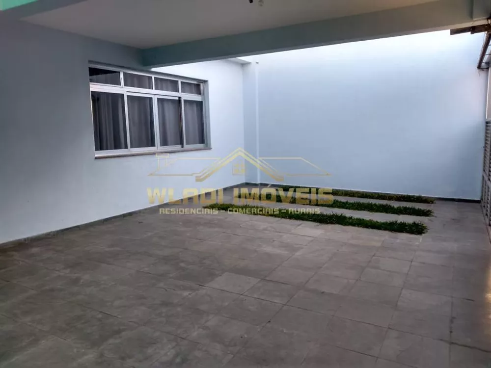 Casa à venda com 4 quartos, 200m² - Foto 3