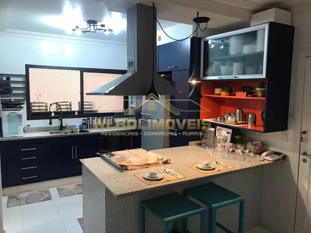 Apartamento à venda com 3 quartos, 140m² - Foto 2