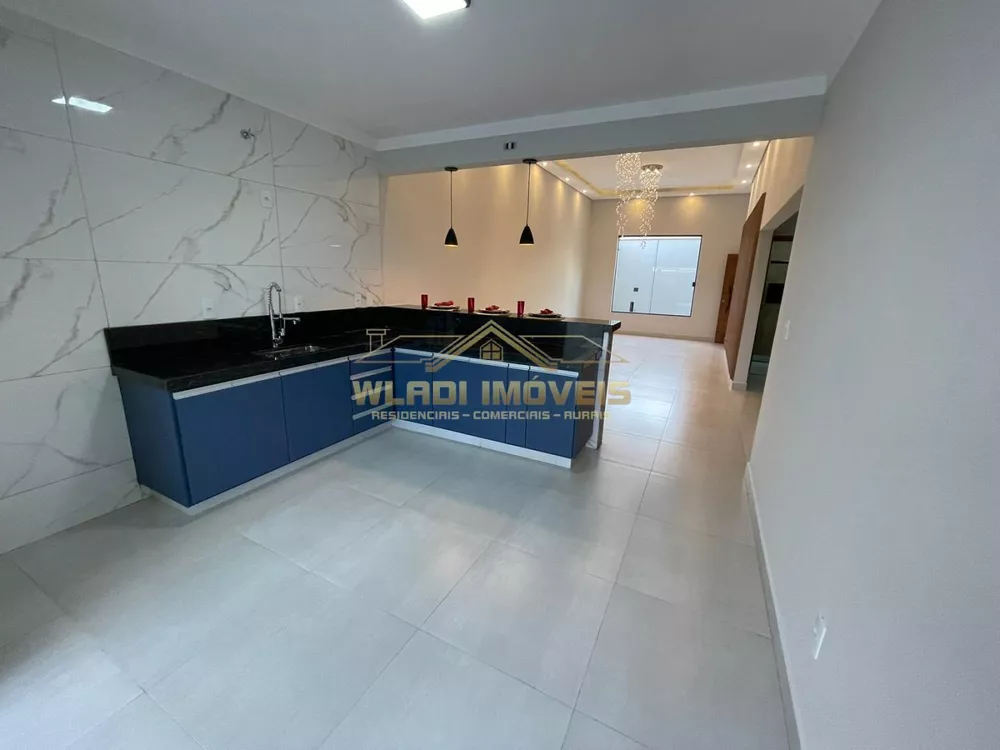 Casa à venda com 3 quartos, 250m² - Foto 2