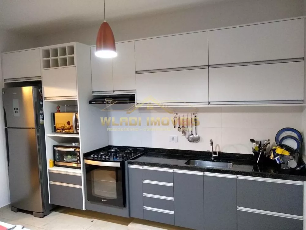 Casa à venda com 3 quartos, 180m² - Foto 1