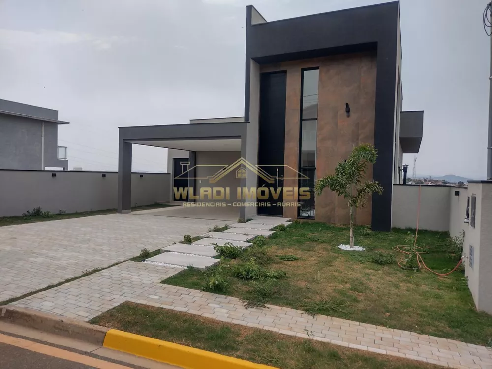 Casa de Condomínio à venda com 3 quartos, 303m² - Foto 1