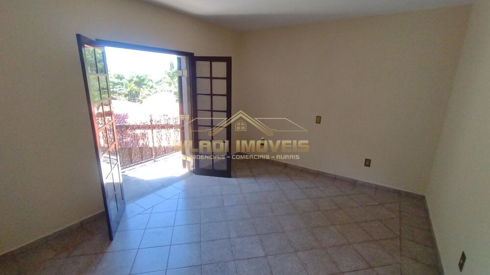 Casa à venda com 4 quartos, 2000m² - Foto 4