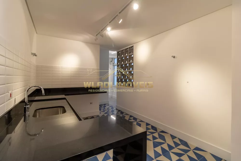 Apartamento à venda com 3 quartos, 170m² - Foto 2