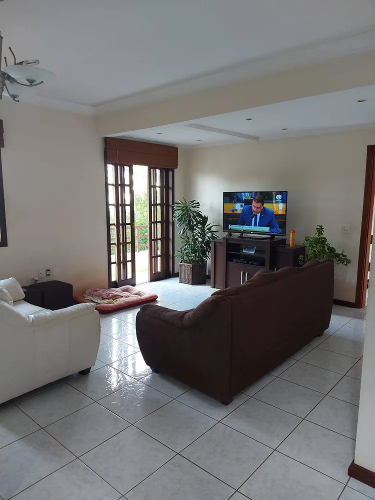 Casa, 3 quartos, 226 m² - Foto 1