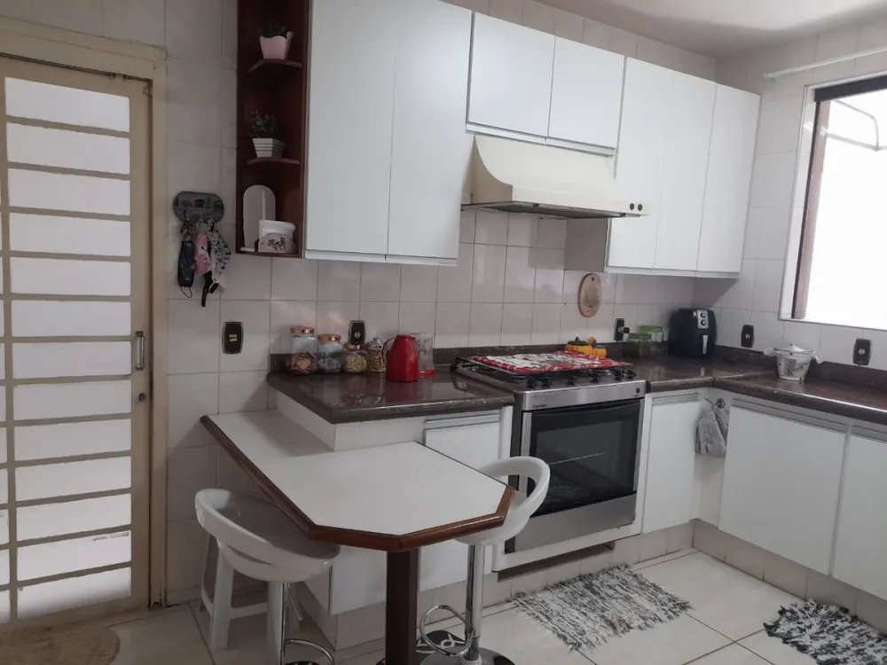 Casa, 3 quartos, 234 m² - Foto 2