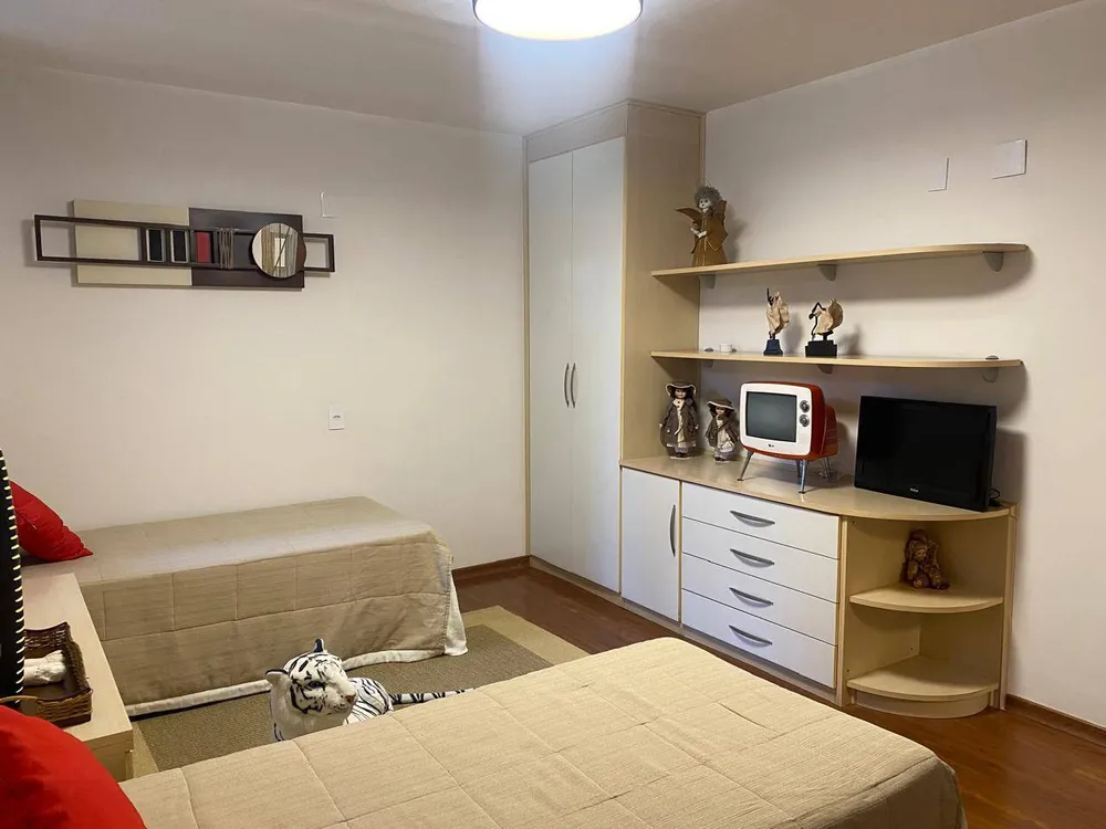 Casa, 4 quartos, 330 m² - Foto 1