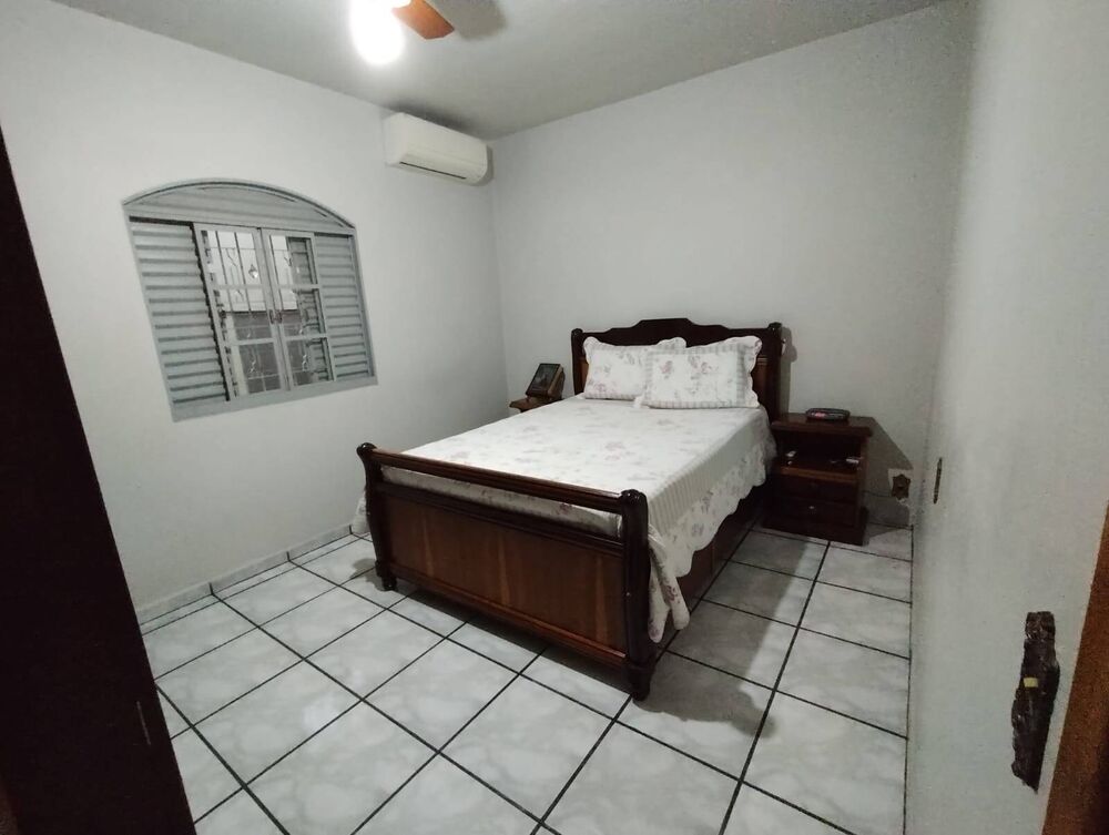 Casa, 3 quartos, 196 m² - Foto 1