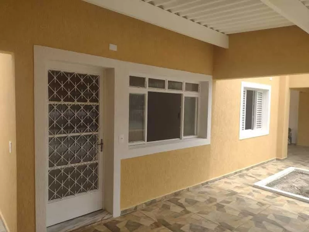 Casa à venda com 3 quartos, 151m² - Foto 2