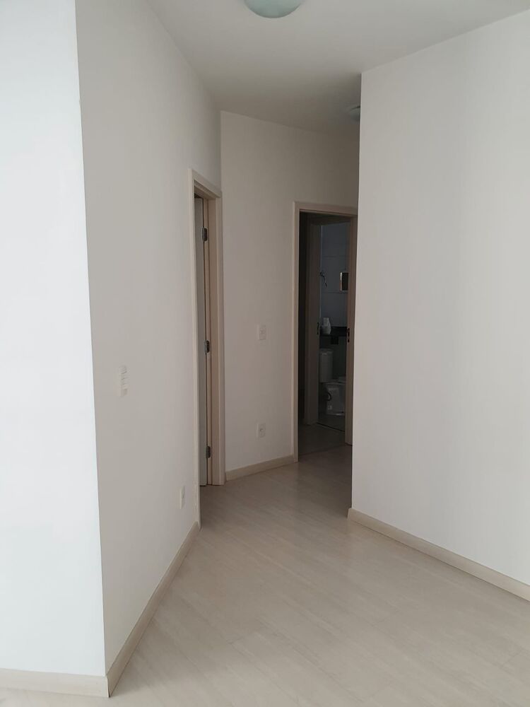 Apartamento à venda com 3 quartos, 67m² - Foto 2