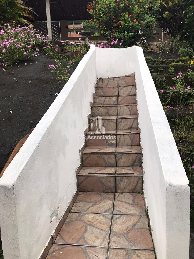Casa à venda com 4 quartos, 220m² - Foto 3