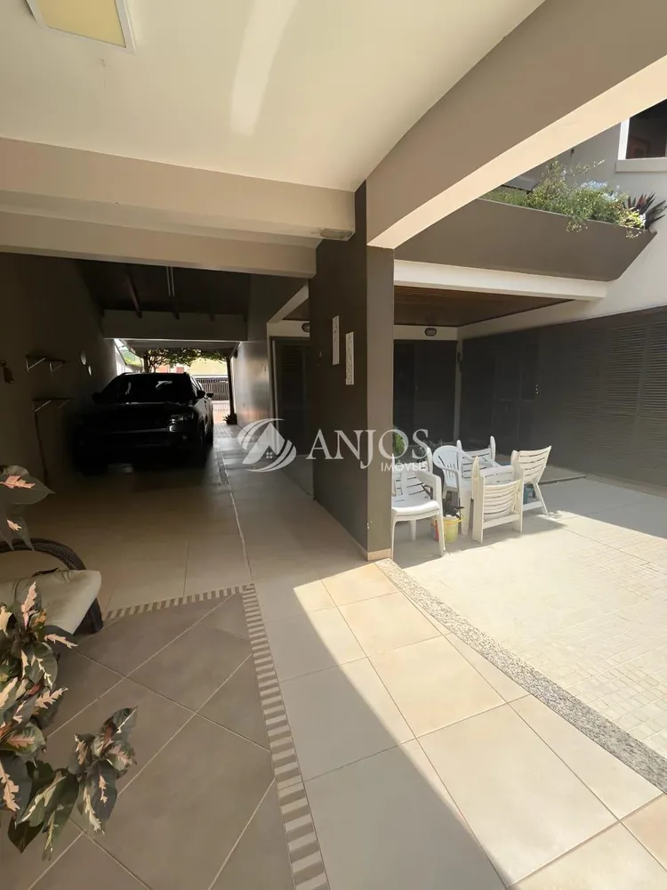 Casa, 4 quartos, 325 m² - Foto 2