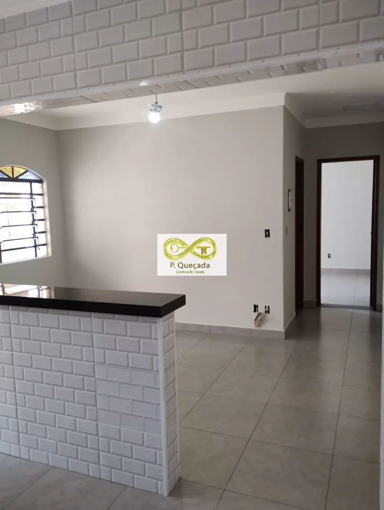 Casa à venda com 4 quartos, 42m² - Foto 1