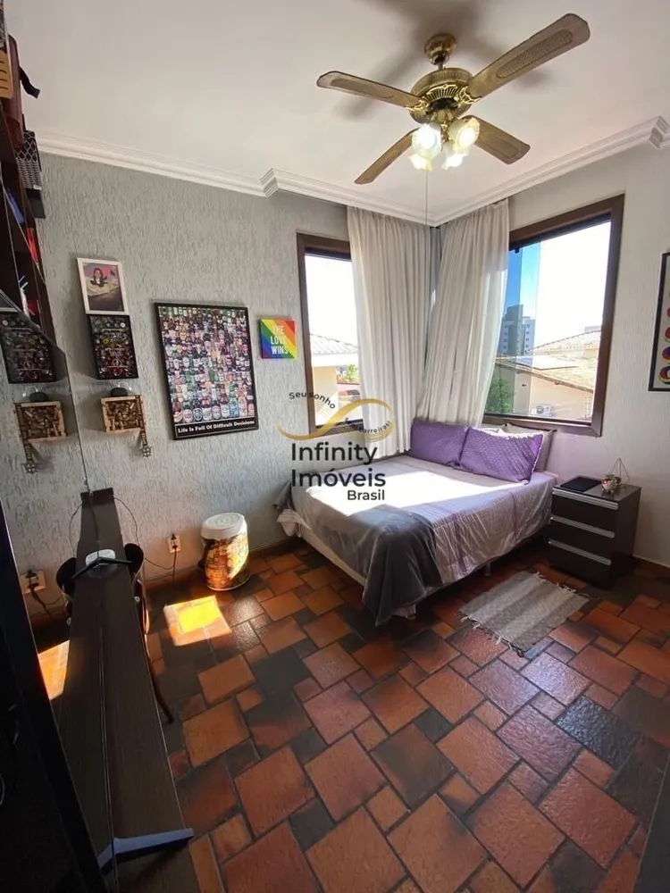 Casa, 4 quartos, 370 m² - Foto 1