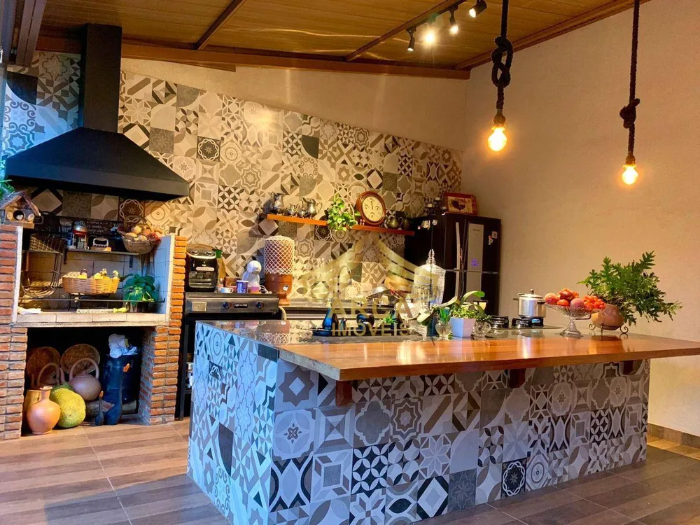 Casa, 4 quartos, 265 m² - Foto 1