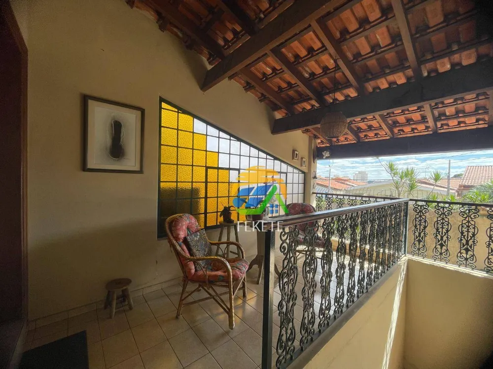Casa, 4 quartos, 221 m² - Foto 1
