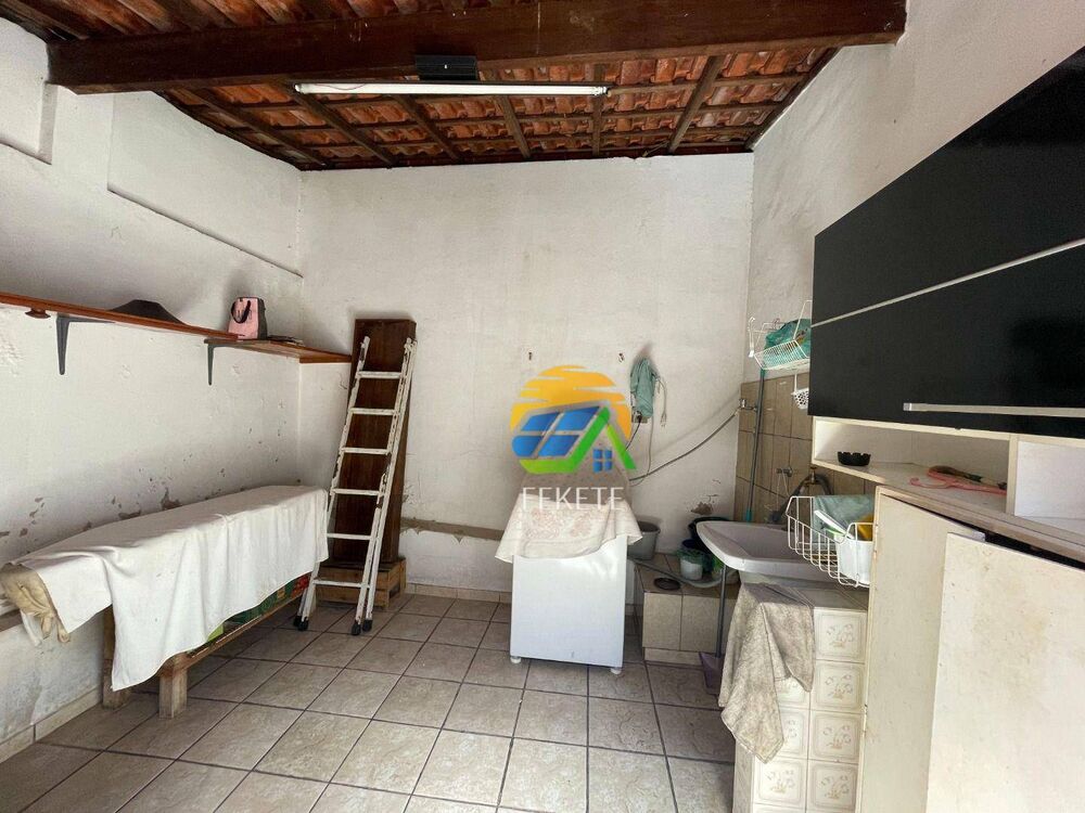 Casa à venda com 4 quartos, 221m² - Foto 4