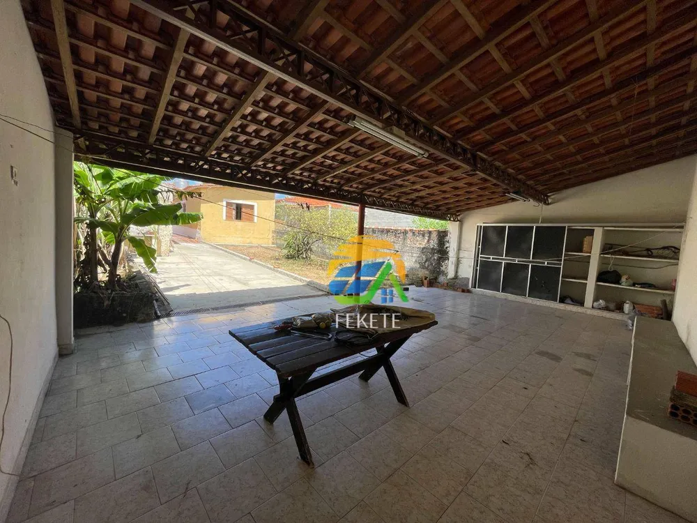 Casa, 3 quartos, 259 m² - Foto 1
