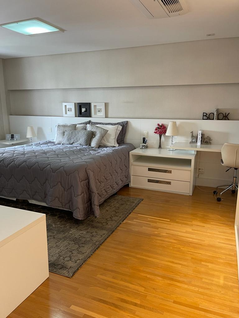 Apartamento à venda com 3 quartos, 256m² - Foto 2