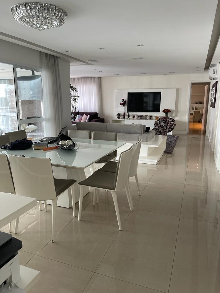 Apartamento à venda com 3 quartos, 256m² - Foto 3