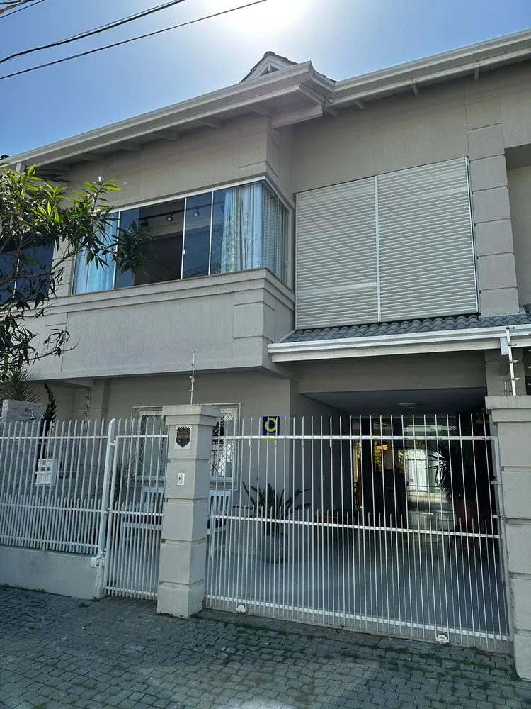 Casa, 3 quartos, 200 m² - Foto 1