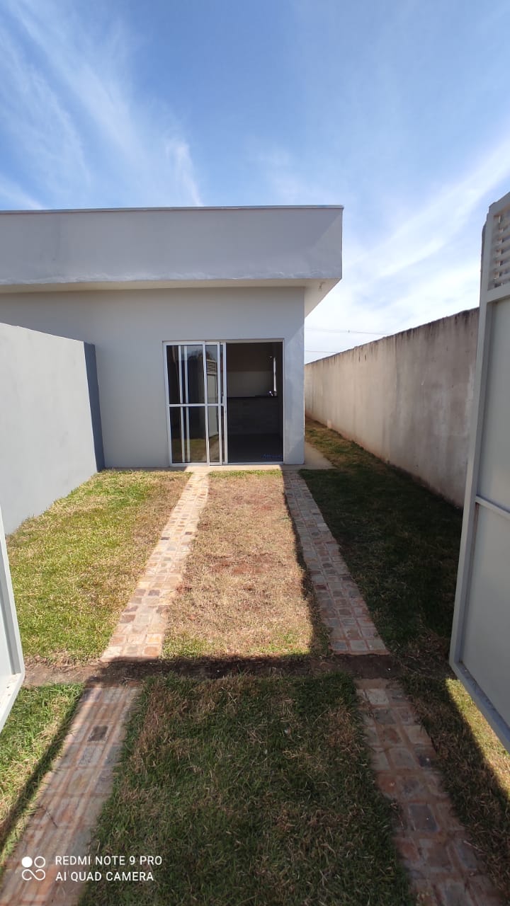 Casa à venda e aluguel com 2 quartos, 65m² - Foto 2