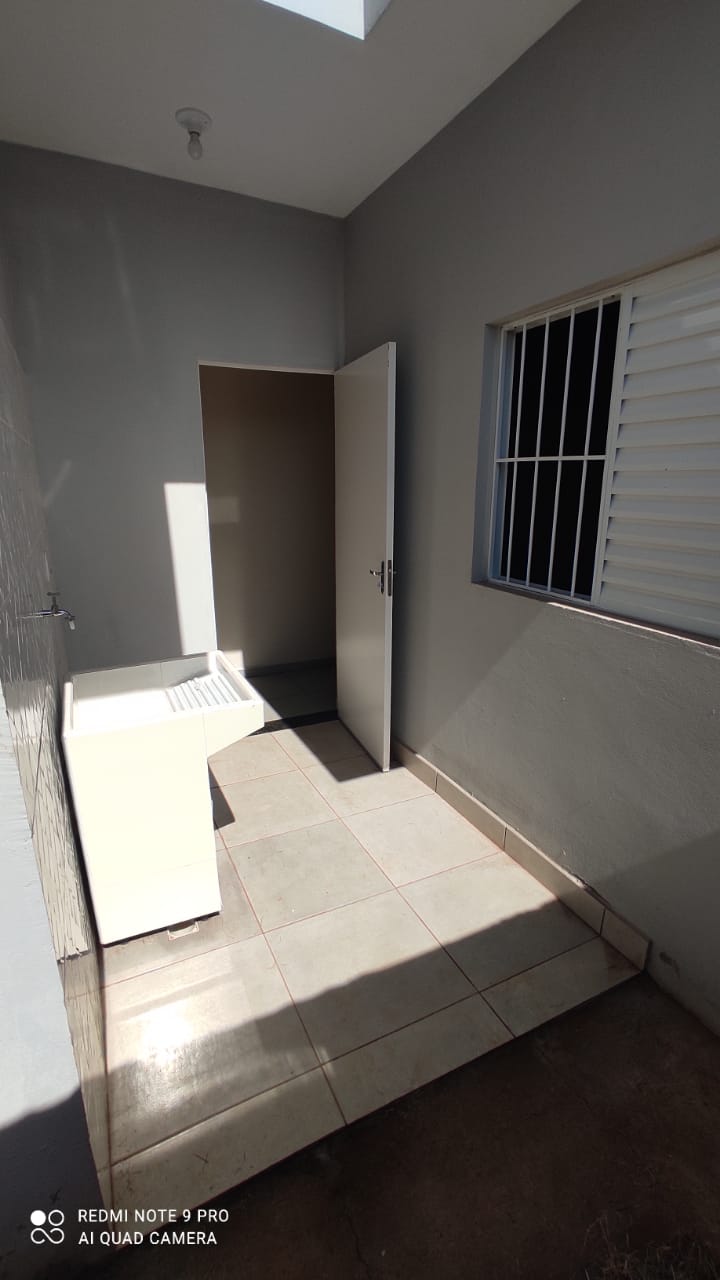 Casa à venda e aluguel com 2 quartos, 65m² - Foto 3