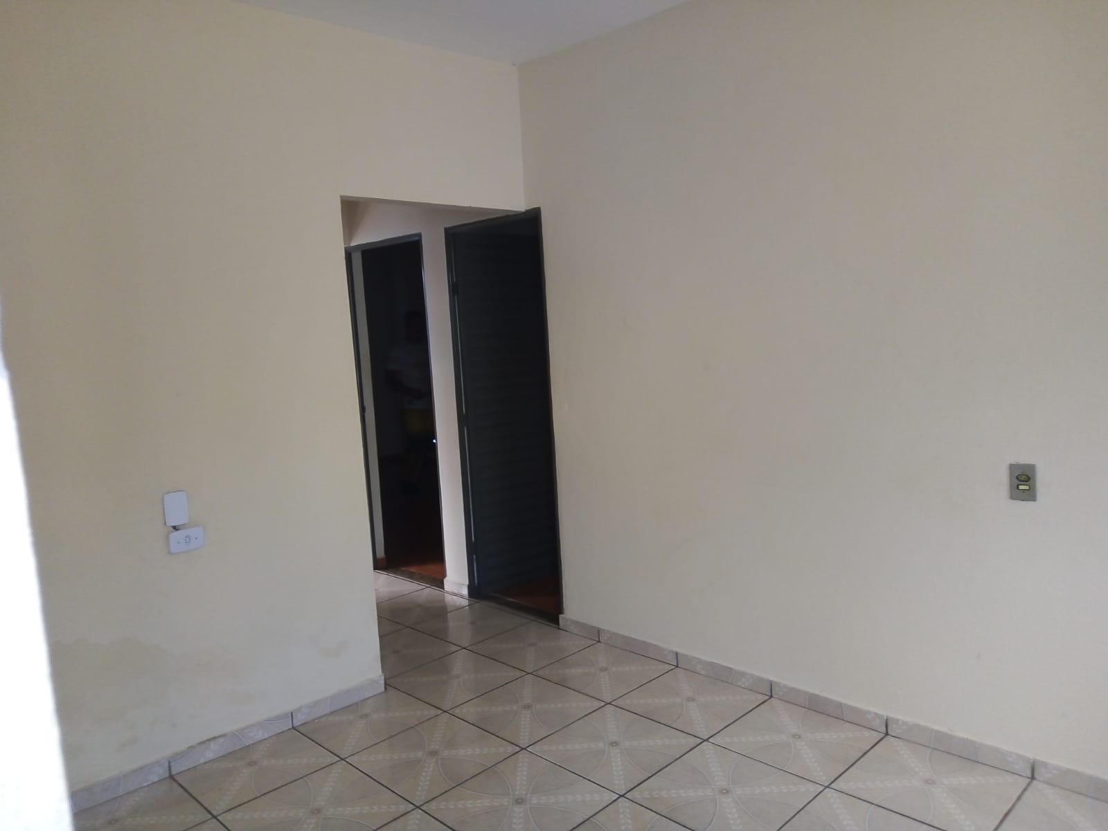 Casa à venda com 2 quartos, 80m² - Foto 3