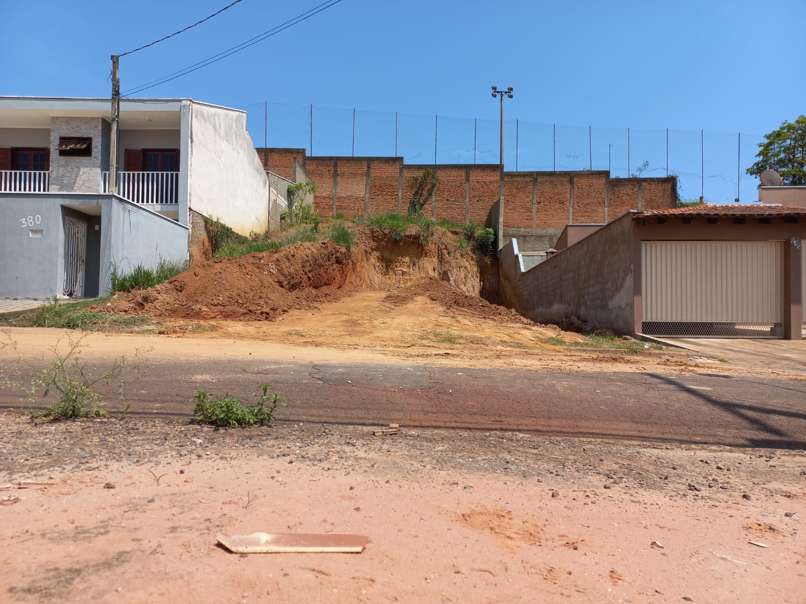 Terreno à venda, 300m² - Foto 1