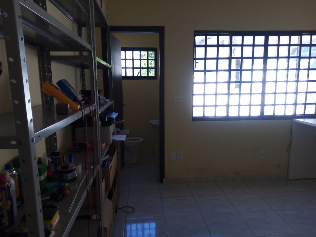 Casa à venda e aluguel com 3 quartos, 200m² - Foto 2