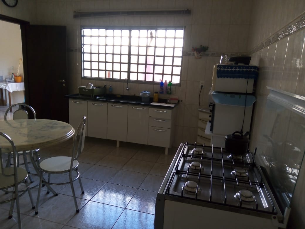 Casa à venda e aluguel com 3 quartos, 200m² - Foto 25