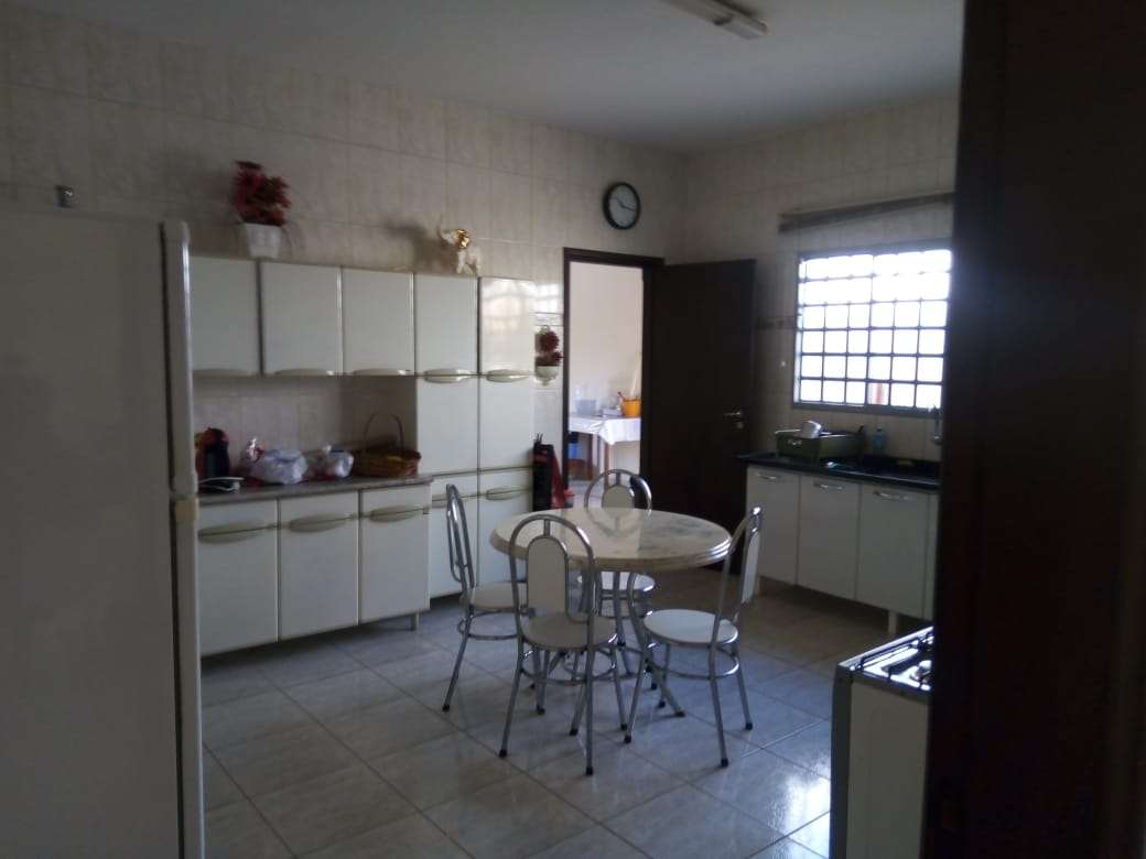 Casa à venda e aluguel com 3 quartos, 200m² - Foto 15