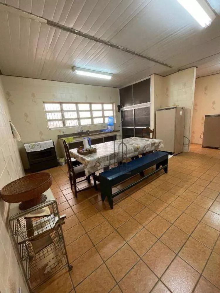 Casa à venda com 6 quartos, 201m² - Foto 4