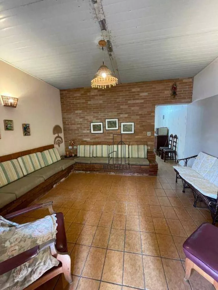 Casa à venda com 6 quartos, 201m² - Foto 1