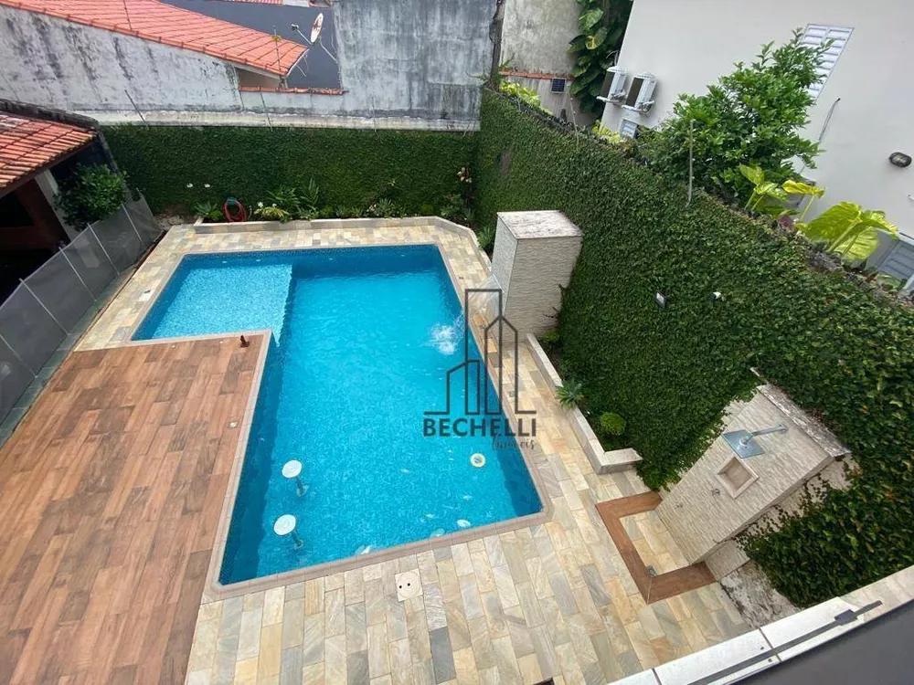 Casa, 4 quartos, 240 m² - Foto 1