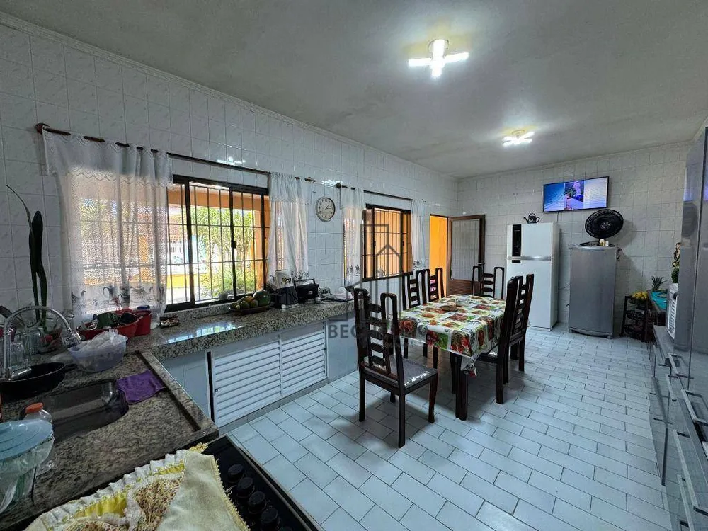 Casa, 4 quartos, 203 m² - Foto 2