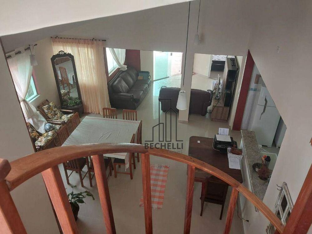 Casa, 4 quartos, 220 m² - Foto 1