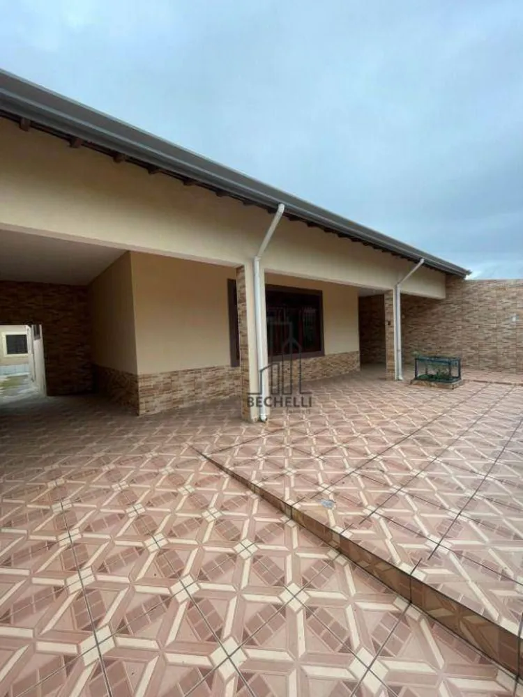 Casa, 3 quartos, 228 m² - Foto 1