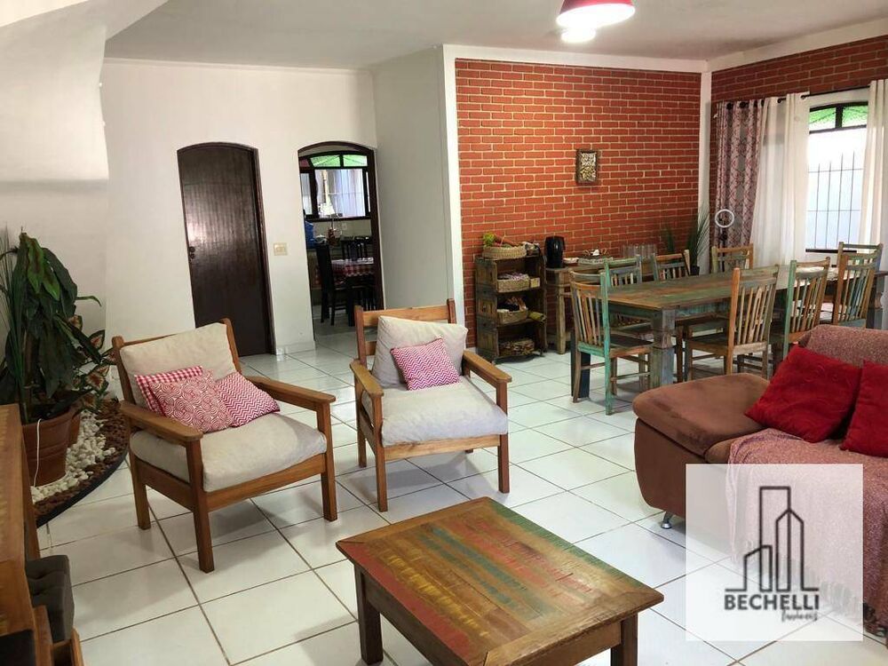 Casa, 4 quartos, 294 m² - Foto 1