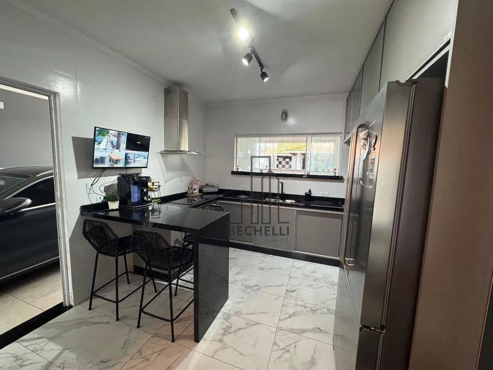 Casa, 3 quartos, 246 m² - Foto 1