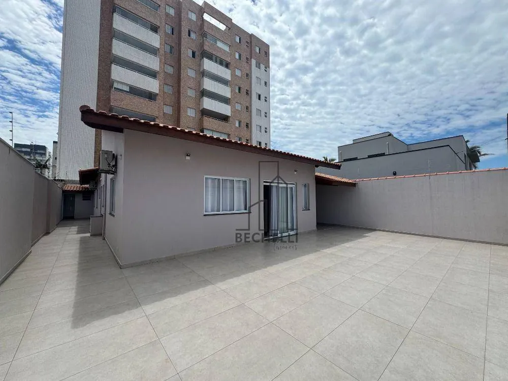 Casa, 5 quartos, 152 m² - Foto 1