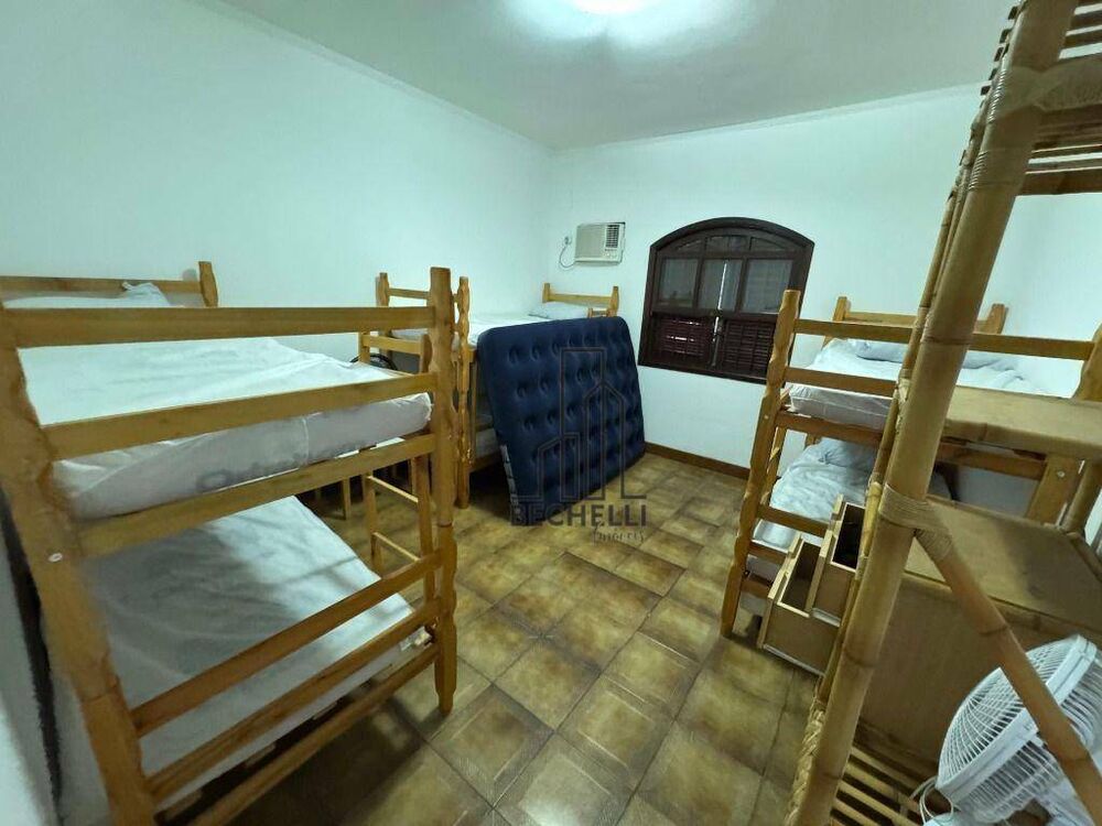 Casa, 5 quartos, 219 m² - Foto 1