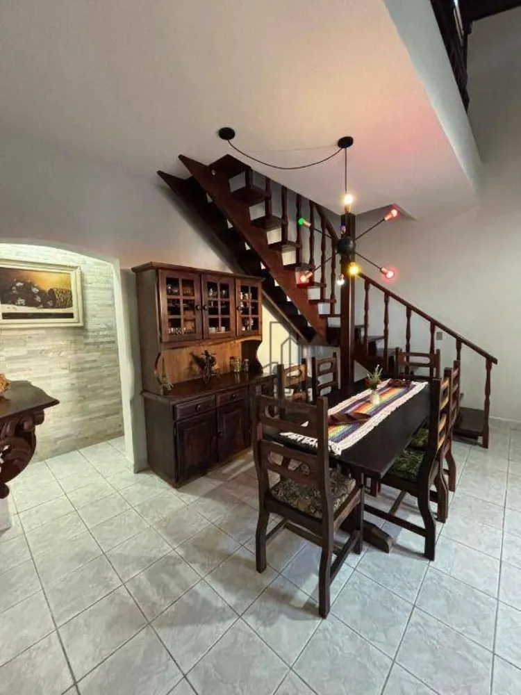 Casa, 4 quartos, 185 m² - Foto 2