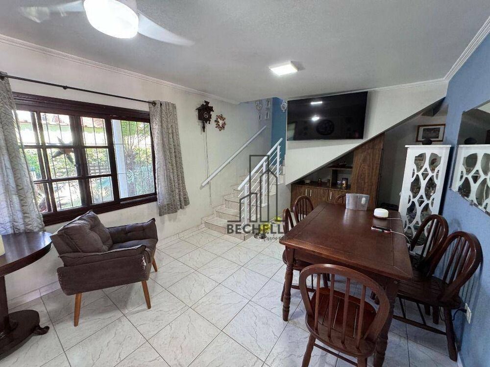 Casa à venda com 3 quartos, 228m² - Foto 3