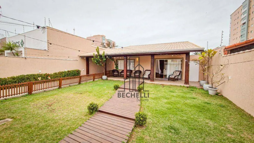 Casa, 4 quartos, 227 m² - Foto 1