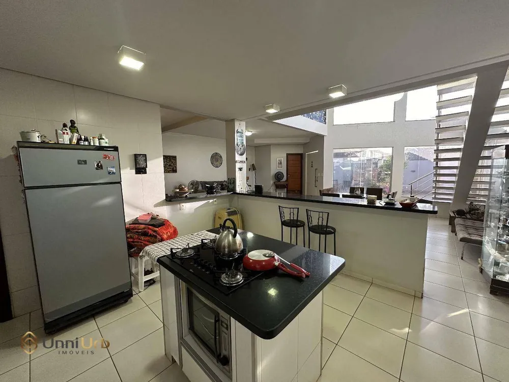 Sobrado, 3 quartos, 192 m² - Foto 2
